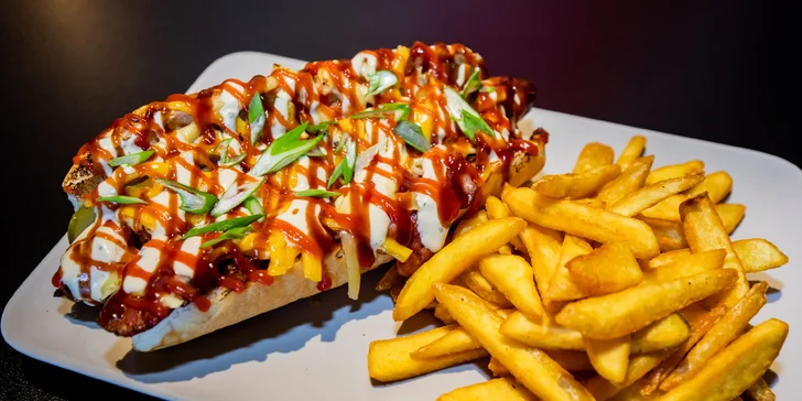 Hot dog, smažené krídelká alebo burger aj s prílohami v Bufallo Wings