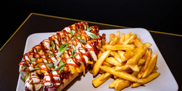 Hot dog, smažené krídelká alebo burger aj s prílohami v Bufallo Wings