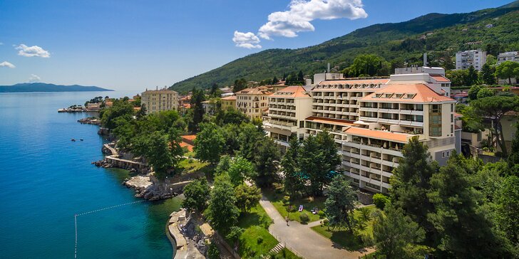 4* pobyt s polpenziou na Opatijskej riviére: hotel s bazénmi, saunami a súkromnou plážou