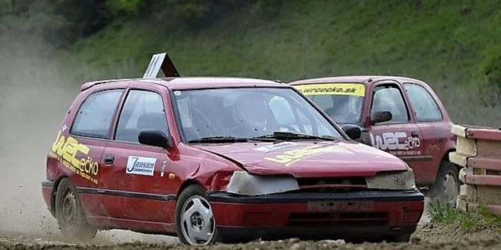 Autokrosový pretekár počas pretekov Autokros grande Slovakia