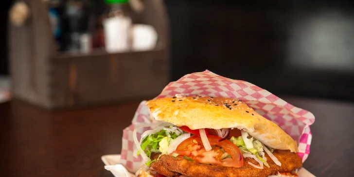 Kurací alebo bravčový SCHNITZEL v žemli. Iba osobný odber!