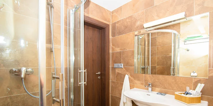 Úplne nový 4* hotel vo Vršatskom podhradí: wellness pobyt s polpenziou