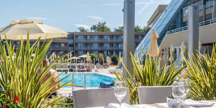 Rodinná dovolenka v Poreči: hotel len 300 m od pláže, bazény a wellness, polpenzia s nápojmi, dieťa do 11,9 rokov zdarma