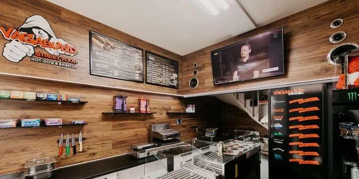 Chrumkavé kuracie stripsy s bohatou prílohou alebo tortilla s kávou vo Vagabund Street Food