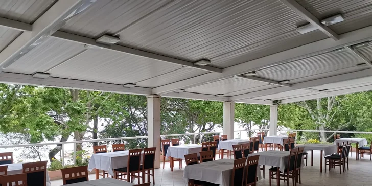 Na dovolenku do Chorvátska: hotel v Omiši blízko pláže, polpenzia