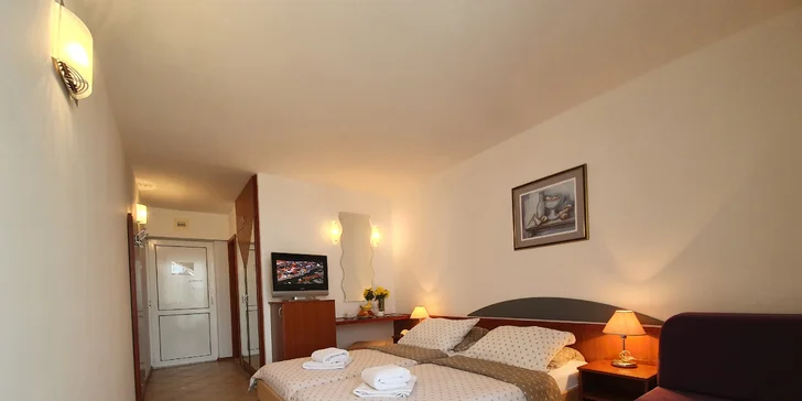 Na dovolenku do Chorvátska: hotel v Omiši blízko pláže, polpenzia
