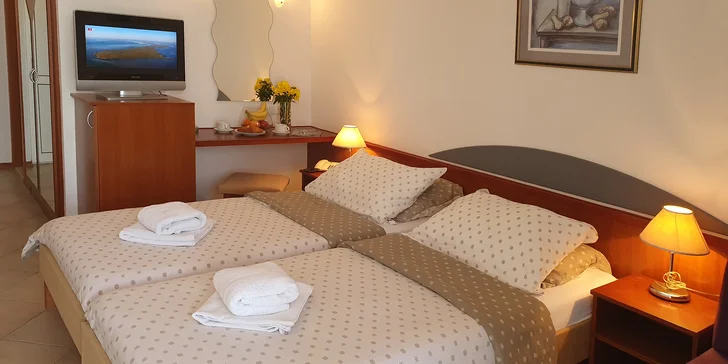 Na dovolenku do Chorvátska: hotel v Omiši blízko pláže, polpenzia
