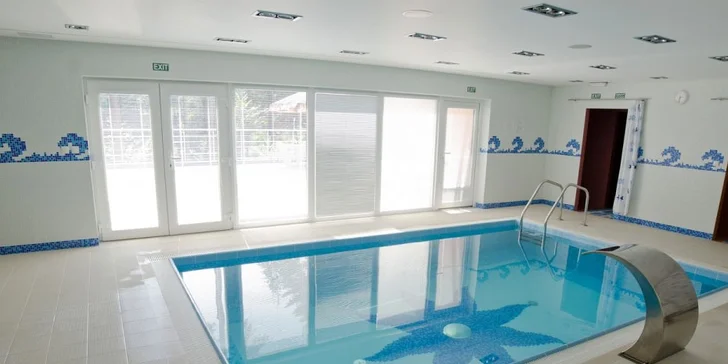 Privátny vstup do bazéna s wellness pre dvoch či celú rodinu
