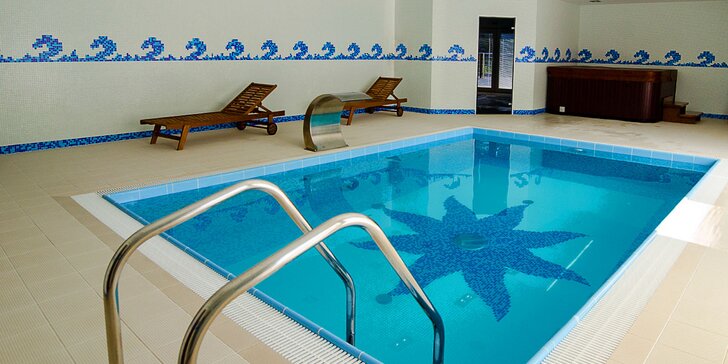 Privátny vstup do bazéna s wellness pre dvoch alebo celú rodinu vo wellness penzióne Kunerád