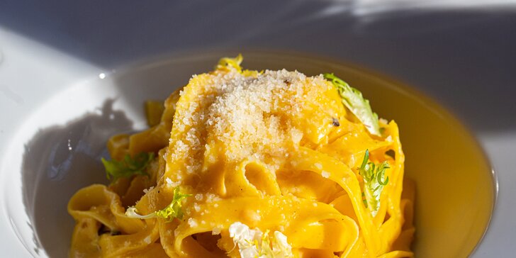 4 druhy lahodných cestovín v talianskej reštaurácii La Piazza: s krevetami, morskými plodmi či hľuzovkou