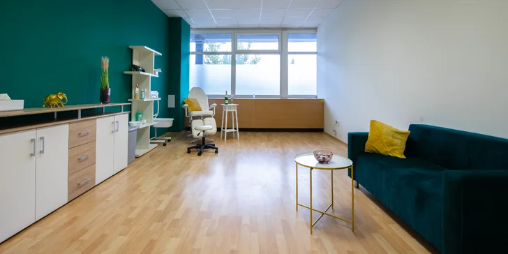 Kombinovaná pedikúra, manikúrou s pedikúrou a gél lakom pre krásu vašich rúk a nôh