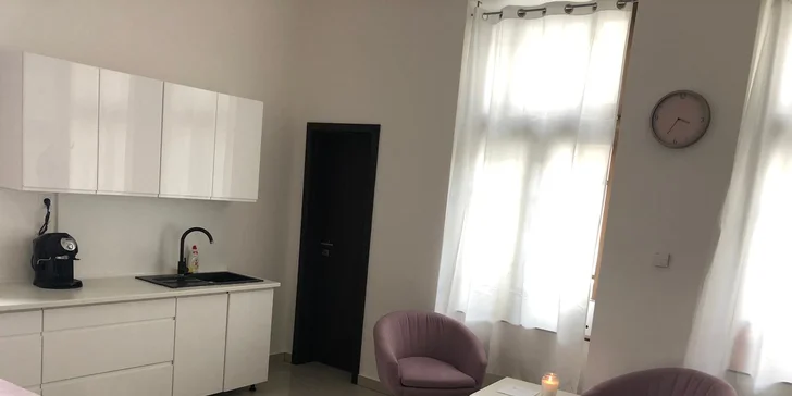 Kozmetická masáž tváre a dekoltu či luxusné kaviárové ošetrenie pleti aj s malým darčekom k obom ošetreniam