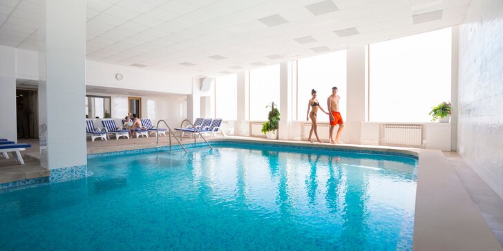 Dovolenka na Istrii: pekný hotel priamo na pláži, vnútorný bazén a polpenzia s nápojmi