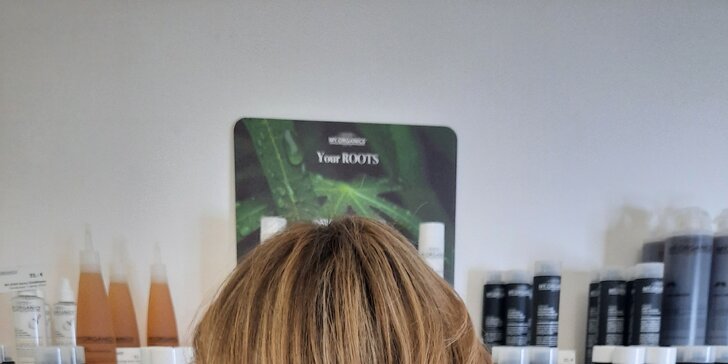 Ošetrenia vlasov u Matúša Žákoviča: masáž hlavy, oxyterapia, farbenie odrastov či botoxové sérum
