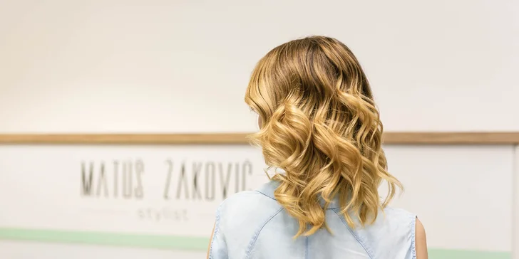 Ošetrenia vlasov u Matúša Žákoviča: masáž hlavy, oxyterapia, farbenie odrastov či botoxové sérum