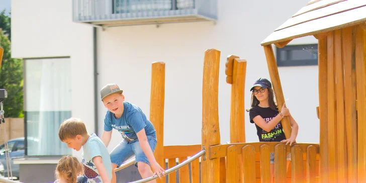 Nový rezort MALADINOVO s rodinnými apartmánmi, pivnými kúpeľmi a špičkovou reštauráciou BERNARD