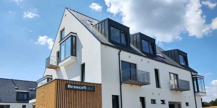 Nový rezort MALADINOVO s luxusnými apartmánmi s možnosťou privátneho pivného kúpeľa a exkluzívnou reštauráciou s pivovarom BERNARD