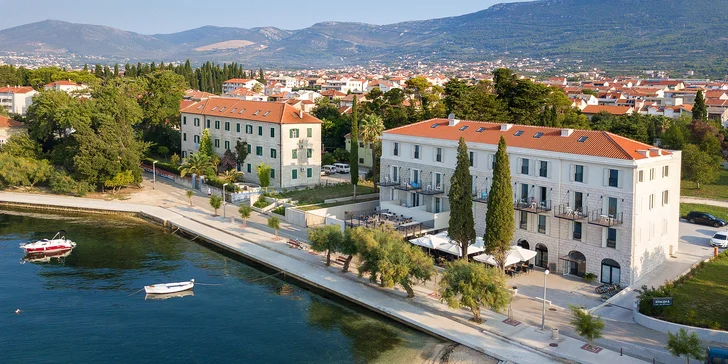 Dovolenka v letovisku Kaštel neďaleko Splitu: 3* hotel priamo pri pláži s raňajkami