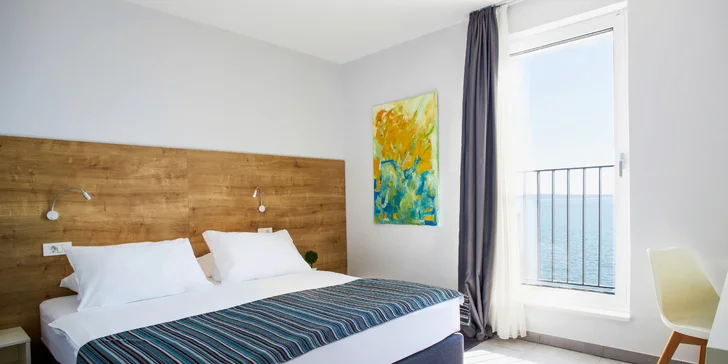 Dovolenka v letovisku Kaštel neďaleko Splitu: 3* hotel priamo pri pláži s raňajkami