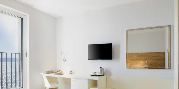 Dovolenka v letovisku Kaštel neďaleko Splitu: 3* hotel priamo pri pláži s raňajkami