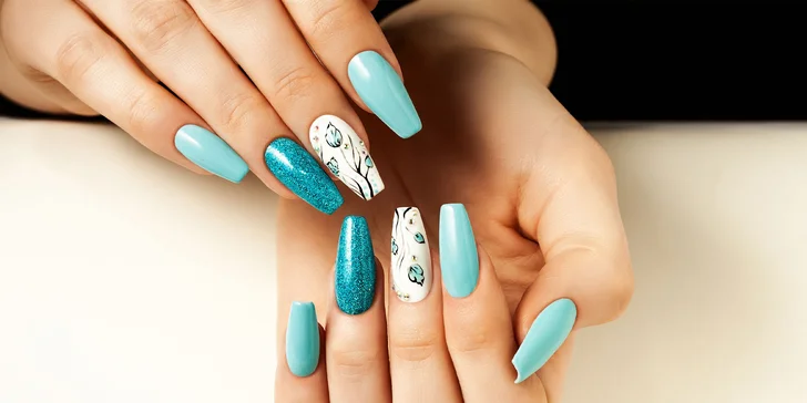 Modeláž alebo dorábka gélových nechtov vo Verka Lendy Nails