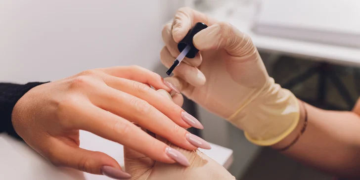 Modeláž alebo dorábka gélových nechtov vo Verka Lendy Nails