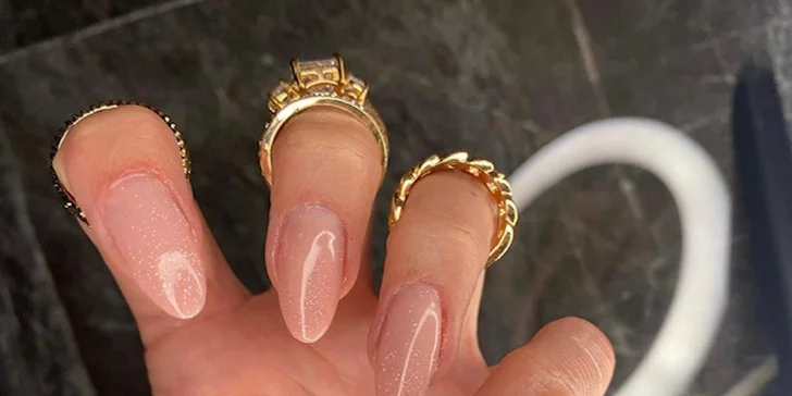 Modeláž alebo dorábka gélových nechtov vo Verka Lendy Nails