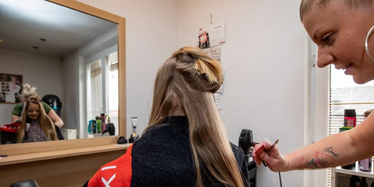 Farbenie a dámsky strih v kaderníctve Nuna