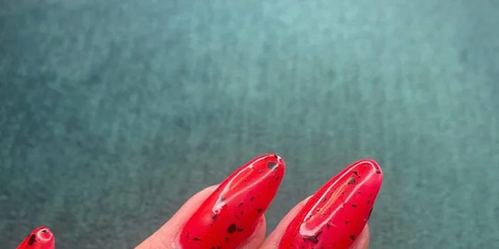 Modeláž alebo dorábka gélových nechtov vo Verka Lendy Nails