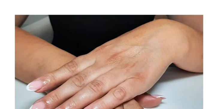 Manikúra s gél lakom či darčekový poukaz v Nail House