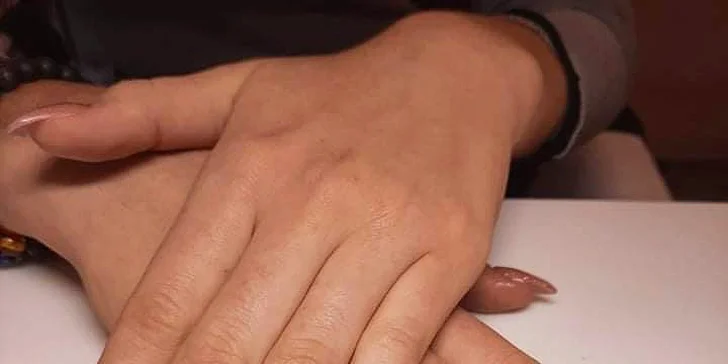 Manikúra s gél lakom či darčekový poukaz v Nail House