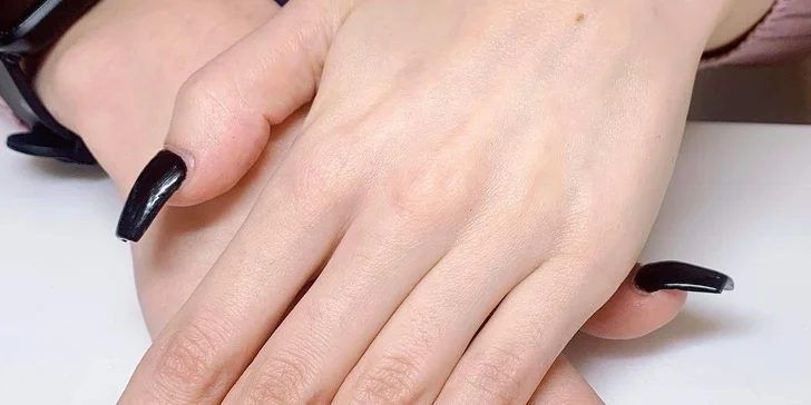 Manikúra s gél lakom či darčekový poukaz v Nail House