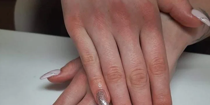 Manikúra s gél lakom či darčekový poukaz v Nail House