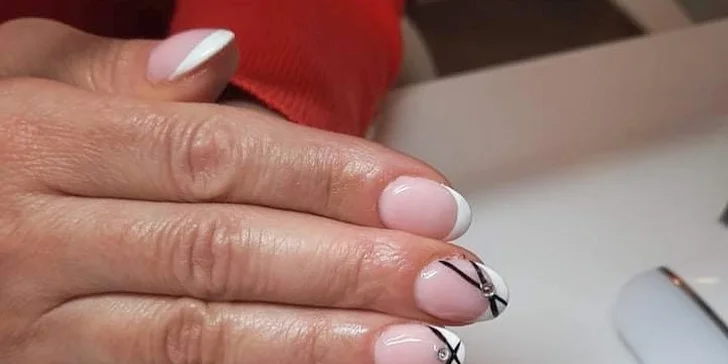 Manikúra s gél lakom či darčekový poukaz v Nail House