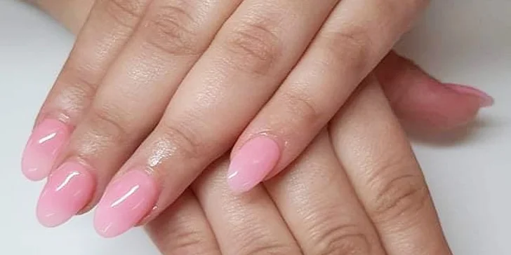 Manikúra s gél lakom či darčekový poukaz v Nail House