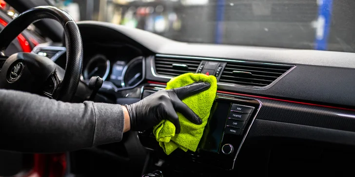Kvalitná starostlivosť pre auto: profesionálne a detailné čistenie interiéru aj exteriéru v Bad Boy's Garage