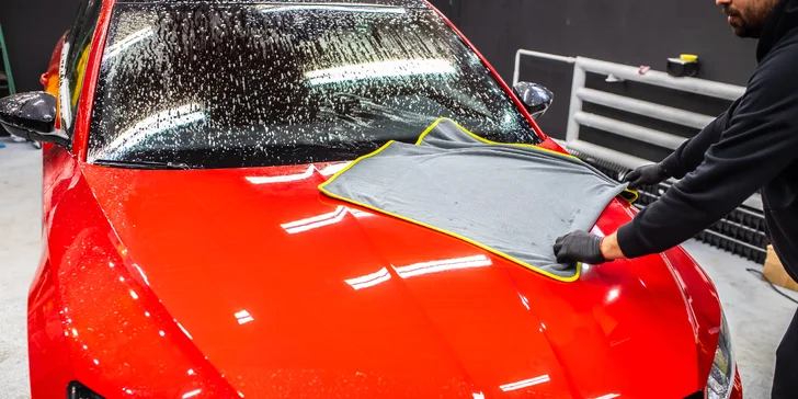 Kvalitná starostlivosť pre auto: profesionálne a detailné čistenie interiéru aj exteriéru v Bad Boy's Garage