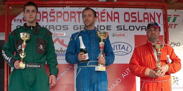 Autokrosový pretekár počas pretekov Autokros grande Slovakia