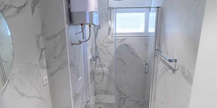 Užite si Jadranské more: apartmány kúsok od pláže a neďaleko Trogiru