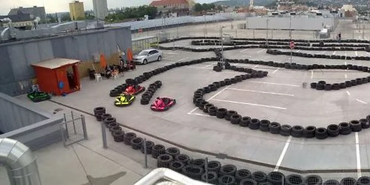 Adrenalínová jazda na motokárach