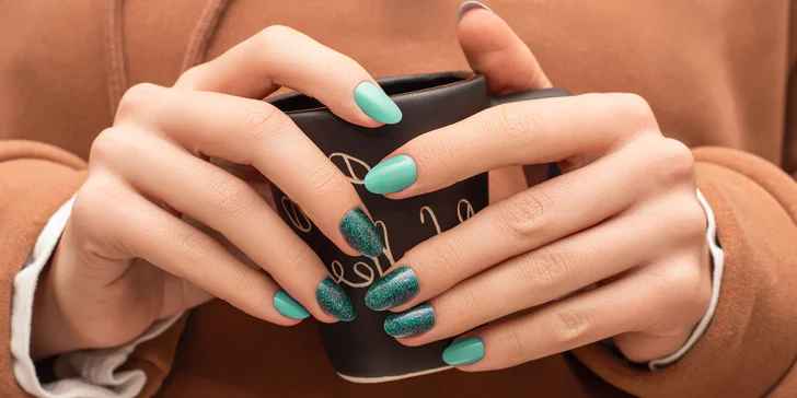 Gél lak alebo nové gélové nechty v nechtovom štúdiu Zuzu Nails