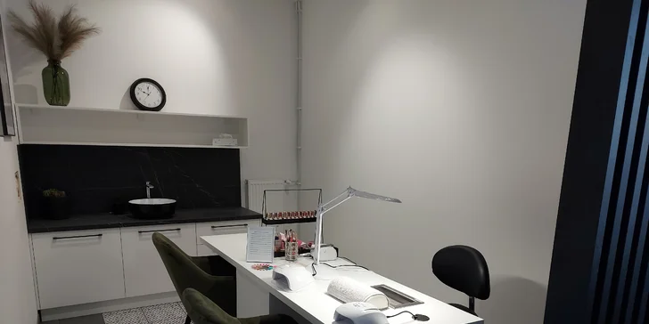 Gél lak alebo nové gélové nechty v nechtovom štúdiu Zuzu Nails