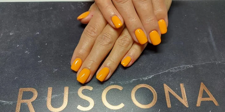 Japonská manikúra, gél lak alebo wellnes manikúra v nechtovom štúdiu Zuzu Nails
