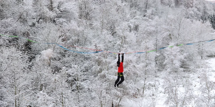 Slackline, chôdza po popruhu alebo adrenalínový Highline vo výške