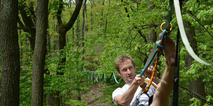 Slackline, chôdza po popruhu alebo adrenalínový Highline vo výške