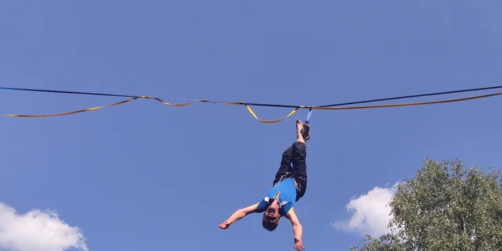 Slackline, chôdza po popruhu alebo adrenalínový Highline vo výške