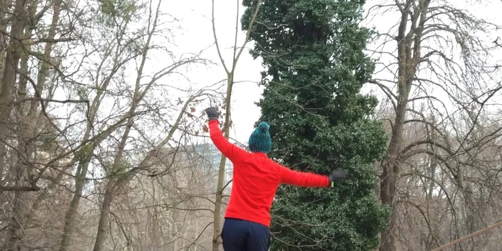 Slackline, chôdza po popruhu alebo adrenalínový Highline vo výške