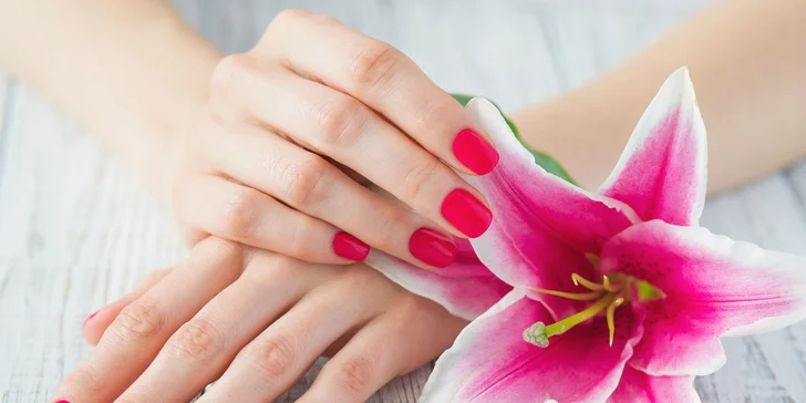 Manikúra alebo pedikúra aj s masážou či gél lakom v Nail House