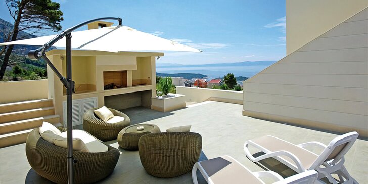 Parádna dovolenka na Makarskej riviére: ubytovanie v apartmáne 900 m od pláže, vstup do bazéna aj sauny