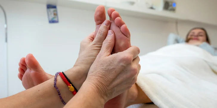 Kombinovaná pedikúra, reflexná masáž nôh alebo gél lak s úpravou nechtov
